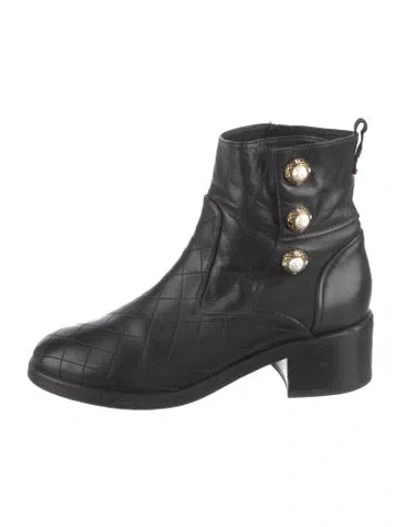 Pre-owned Chanel Interlocking Cc Logo Leather Combat Boots In Black