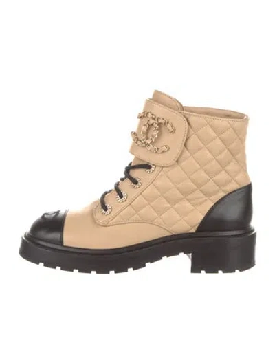 Pre-owned Chanel Interlocking Cc Logo Leather Combat Boots In Neutral