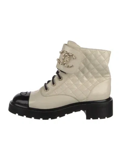 Pre-owned Chanel Interlocking Cc Logo Leather Combat Boots In White