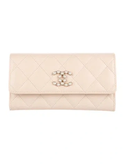 Pre-owned Chanel Interlocking Cc Logo Leather Continental Wallet In Neutral