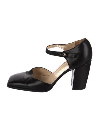 Pre-owned Chanel Interlocking Cc Logo Leather D'orsay Pumps In Black
