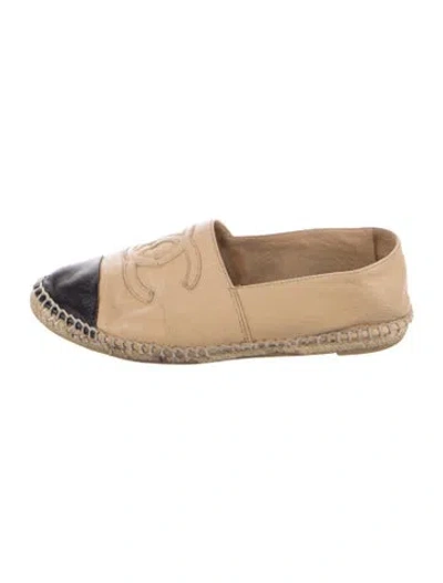Pre-owned Chanel Interlocking Cc Logo Leather Espadrilles In Black/neutrals