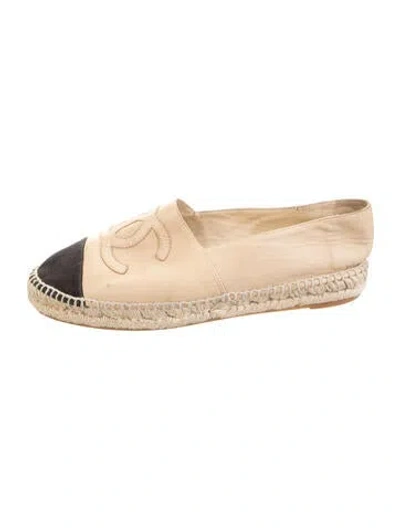 Pre-owned Chanel Interlocking Cc Logo Leather Espadrilles In Black/neutrals