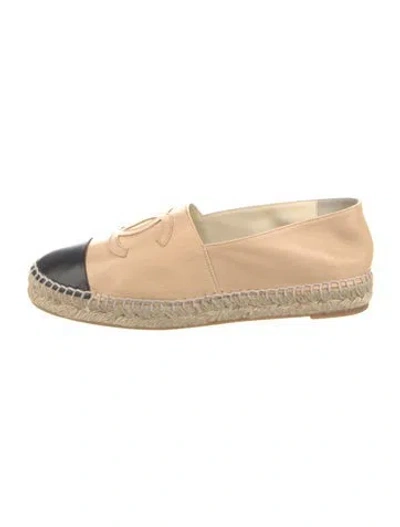 Pre-owned Chanel Interlocking Cc Logo Leather Espadrilles In Black/neutrals