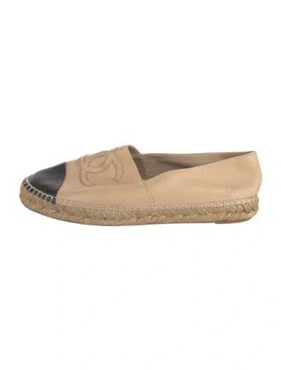 Pre-owned Chanel Interlocking Cc Logo Leather Espadrilles In Black/neutrals