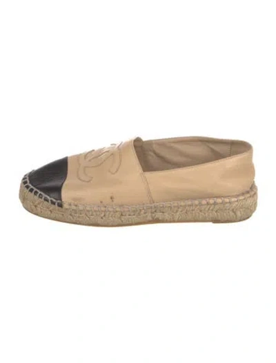 Pre-owned Chanel Interlocking Cc Logo Leather Espadrilles In Black/neutrals