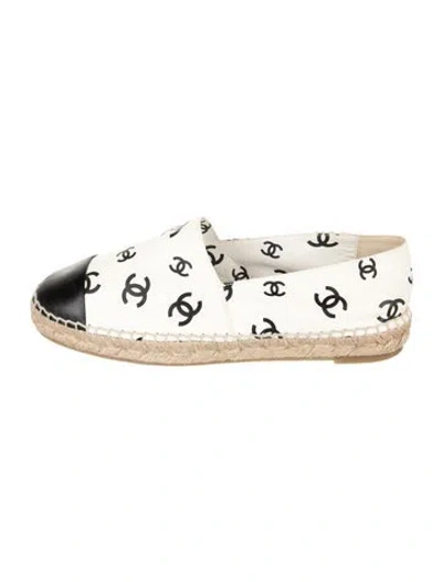 Pre-owned Chanel Interlocking Cc Logo Leather Espadrilles In Black/neutrals/white