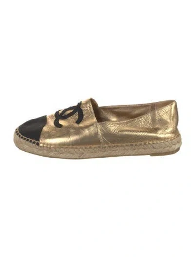Pre-owned Chanel Interlocking Cc Logo Leather Espadrilles In Gold