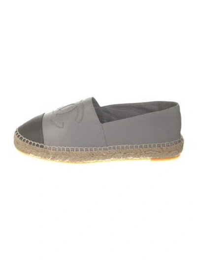 Pre-owned Chanel Interlocking Cc Logo Leather Espadrilles In Gray