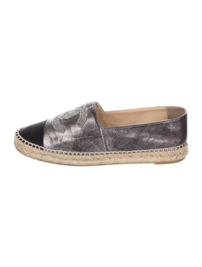 Pre-owned Chanel Interlocking Cc Logo Leather Espadrilles In Grey/metallic