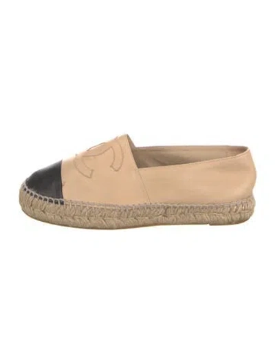 Pre-owned Chanel Interlocking Cc Logo Leather Espadrilles In Neutral