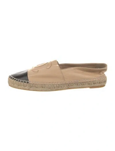Pre-owned Chanel Interlocking Cc Logo Leather Espadrilles In Neutral