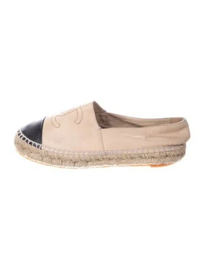 Pre-owned Chanel Interlocking Cc Logo Leather Espadrilles In Neutral