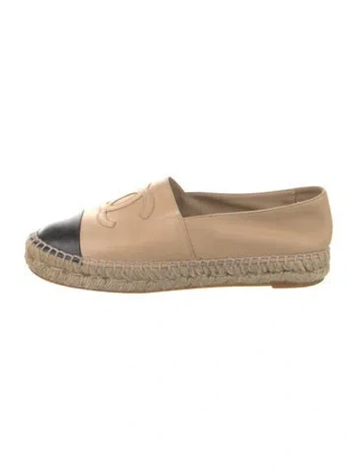 Pre-owned Chanel Interlocking Cc Logo Leather Espadrilles In Neutral