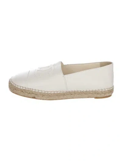 Pre-owned Chanel Interlocking Cc Logo Leather Espadrilles In Neutral