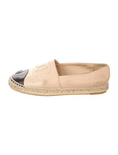 Pre-owned Chanel Interlocking Cc Logo Leather Espadrilles In Neutral