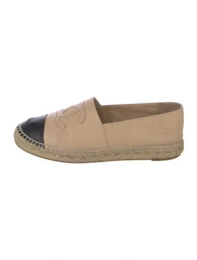 Pre-owned Chanel Interlocking Cc Logo Leather Espadrilles In Neutral