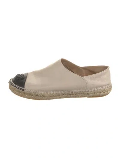 Pre-owned Chanel Interlocking Cc Logo Leather Espadrilles In Neutral