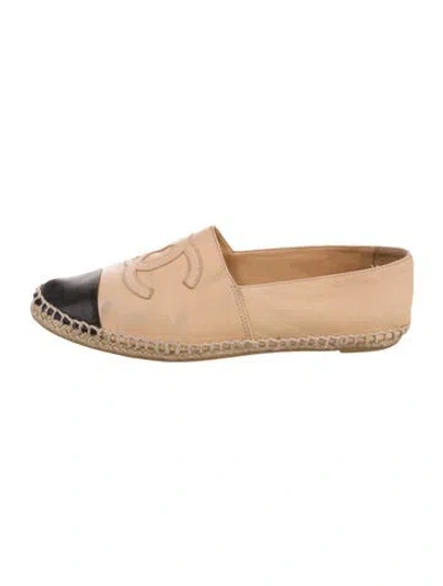 Pre-owned Chanel Interlocking Cc Logo Leather Espadrilles In Neutral