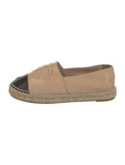 Pre-owned Chanel Interlocking Cc Logo Leather Espadrilles In Neutral