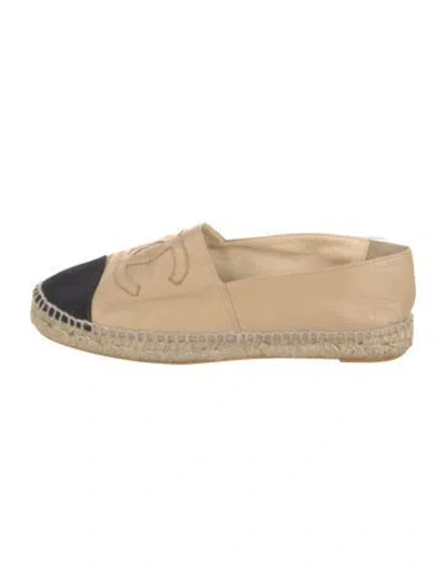 Pre-owned Chanel Interlocking Cc Logo Leather Espadrilles In Neutral