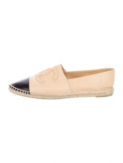 Pre-owned Chanel Interlocking Cc Logo Leather Espadrilles In Neutral