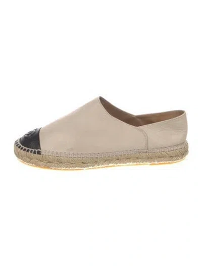 Pre-owned Chanel Interlocking Cc Logo Leather Espadrilles In Neutral