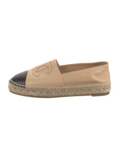 Pre-owned Chanel Interlocking Cc Logo Leather Espadrilles In Neutral