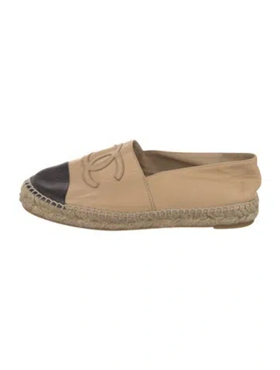 Pre-owned Chanel Interlocking Cc Logo Leather Espadrilles In Neutral