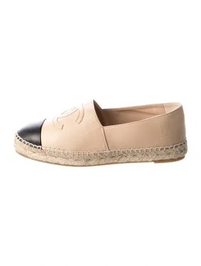 Pre-owned Chanel Interlocking Cc Logo Leather Espadrilles In Neutral