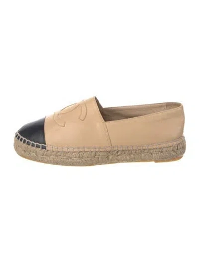 Pre-owned Chanel Interlocking Cc Logo Leather Espadrilles In Neutral