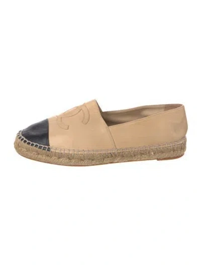 Pre-owned Chanel Interlocking Cc Logo Leather Espadrilles In Neutral