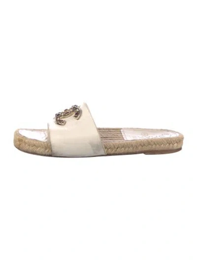 Pre-owned Chanel Interlocking Cc Logo Leather Espadrilles In Neutral