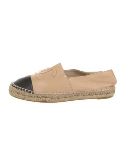 Pre-owned Chanel Interlocking Cc Logo Leather Espadrilles In Neutral