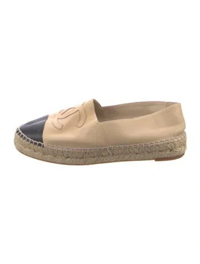 Pre-owned Chanel Interlocking Cc Logo Leather Espadrilles In Neutral