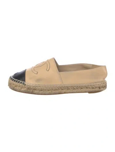 Pre-owned Chanel Interlocking Cc Logo Leather Espadrilles In Neutral