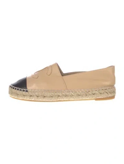 Pre-owned Chanel Interlocking Cc Logo Leather Espadrilles In Neutral