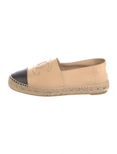 Pre-owned Chanel Interlocking Cc Logo Leather Espadrilles In Neutral