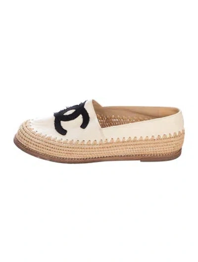 Pre-owned Chanel Interlocking Cc Logo Leather Espadrilles In Neutral