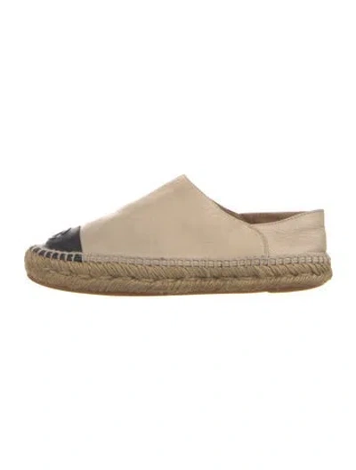 Pre-owned Chanel Interlocking Cc Logo Leather Espadrilles In Neutral