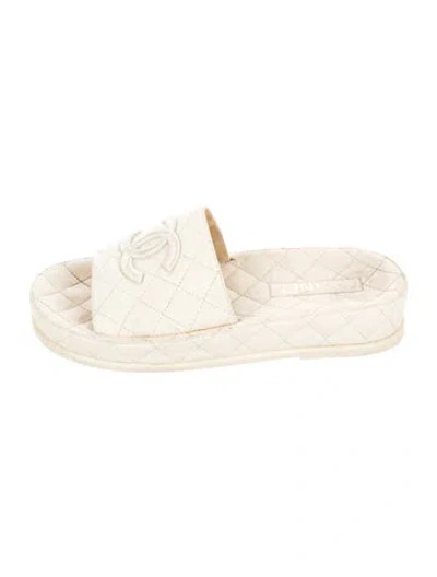 Pre-owned Chanel Interlocking Cc Logo Leather Espadrilles In Neutral