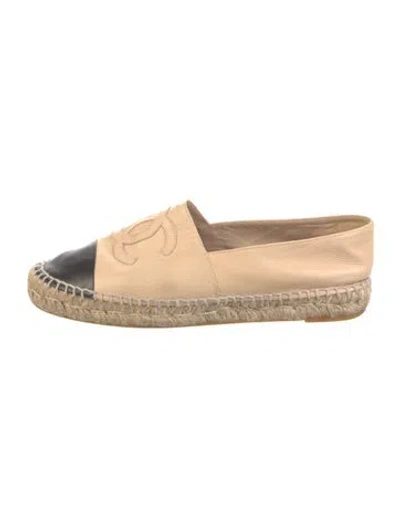 Pre-owned Chanel Interlocking Cc Logo Leather Espadrilles In Neutral