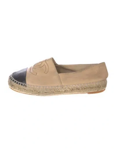 Pre-owned Chanel Interlocking Cc Logo Leather Espadrilles In Neutral