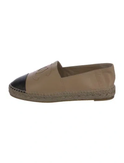 Pre-owned Chanel Interlocking Cc Logo Leather Espadrilles In Neutral