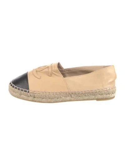 Pre-owned Chanel Interlocking Cc Logo Leather Espadrilles In Neutral