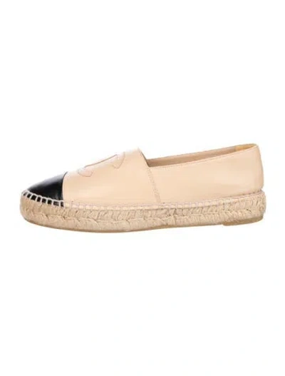 Pre-owned Chanel Interlocking Cc Logo Leather Espadrilles In Neutral