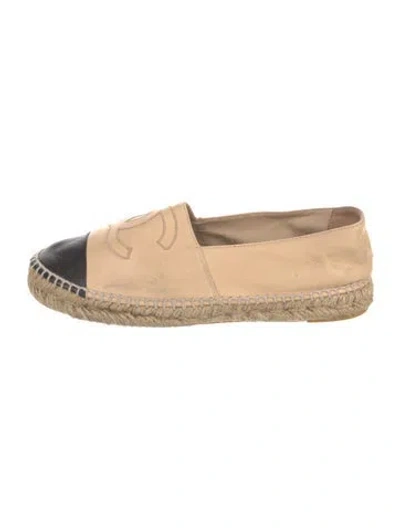 Pre-owned Chanel Interlocking Cc Logo Leather Espadrilles In Neutral