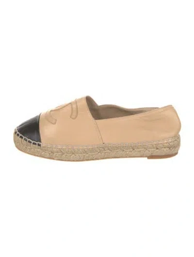 Pre-owned Chanel Interlocking Cc Logo Leather Espadrilles In Neutral