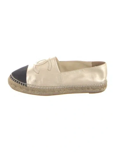 Pre-owned Chanel Interlocking Cc Logo Leather Espadrilles In Neutral
