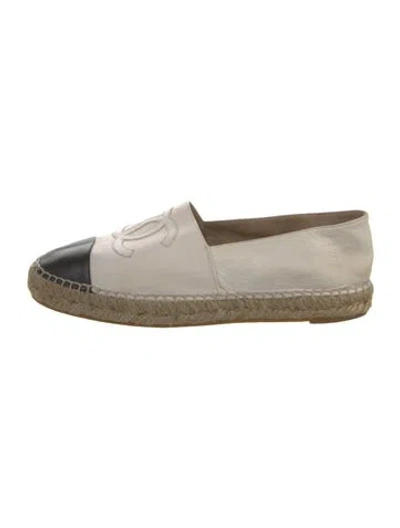 Pre-owned Chanel Interlocking Cc Logo Leather Espadrilles In Neutral